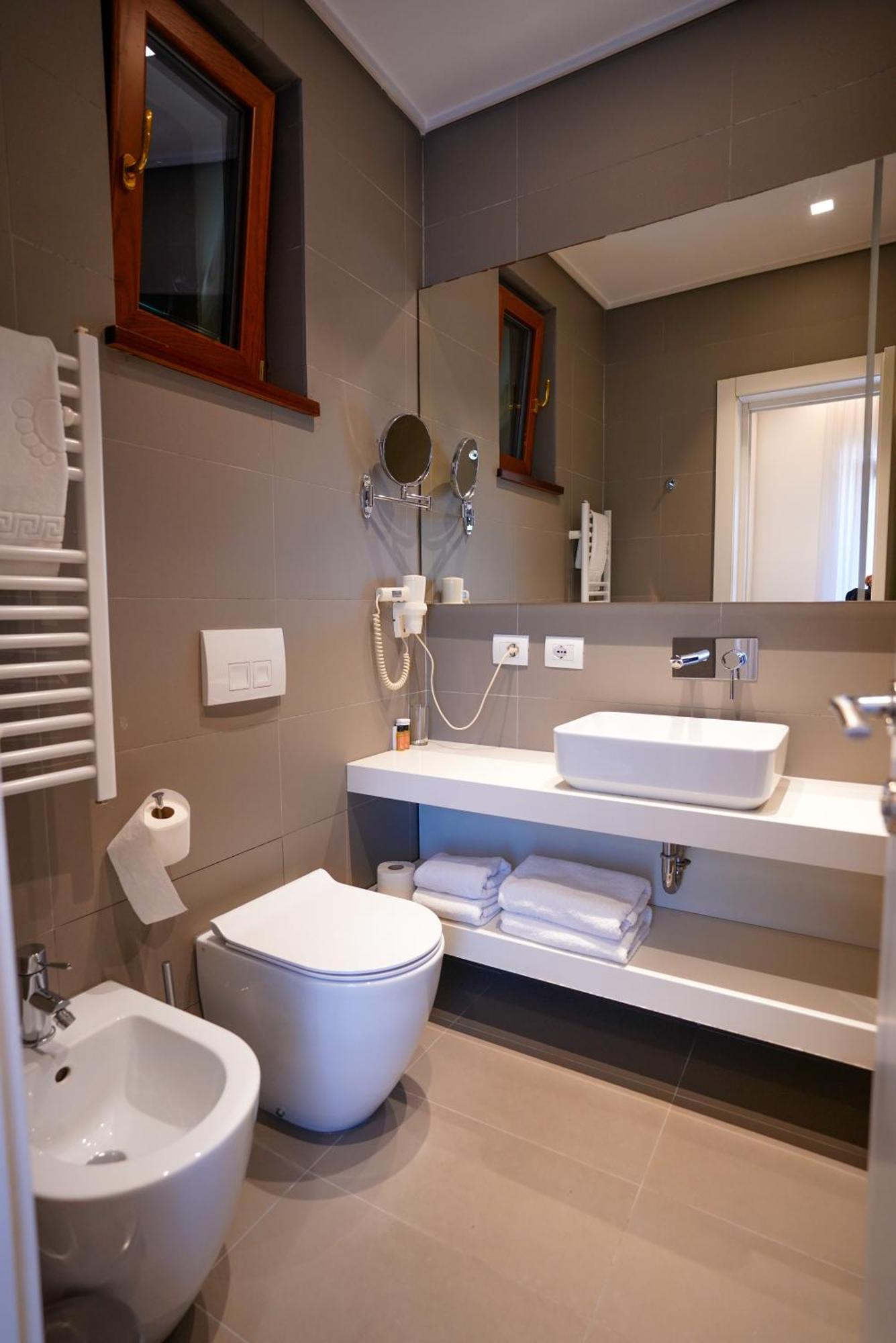 Theatro- Center Hotel Tirana